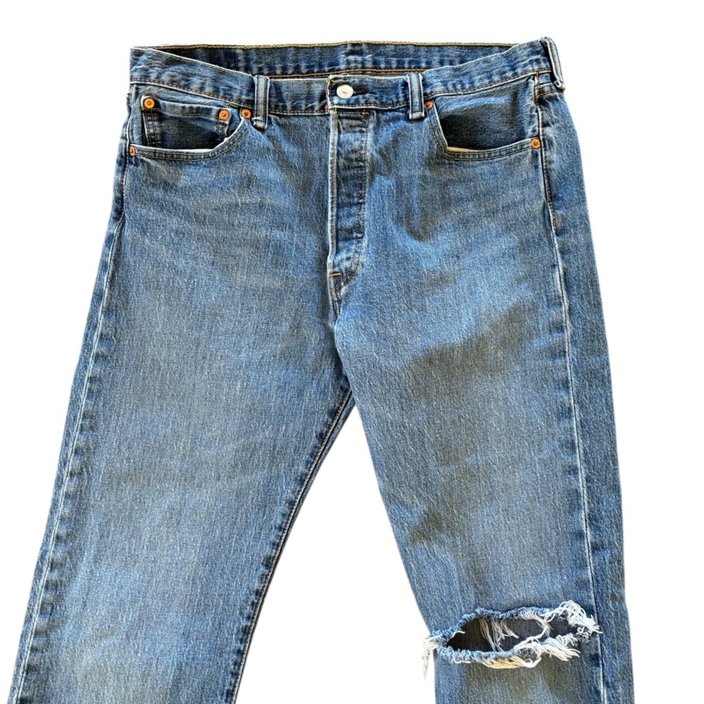 Levi’s 501 Button Fly Straight Leg Mens Destroyed Jeans Size W36 L32 - Picture 2 of 8